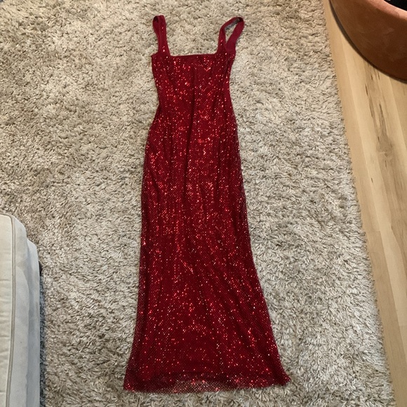 Elegant Red Maxi Dress - Picture 4 of 13